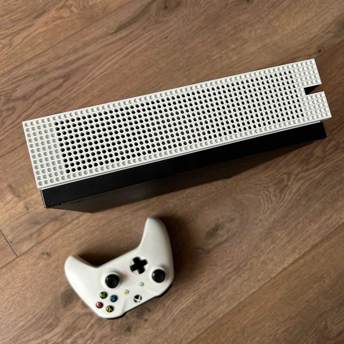 Xbox One S 500GB + 1 Controller + Cabluri