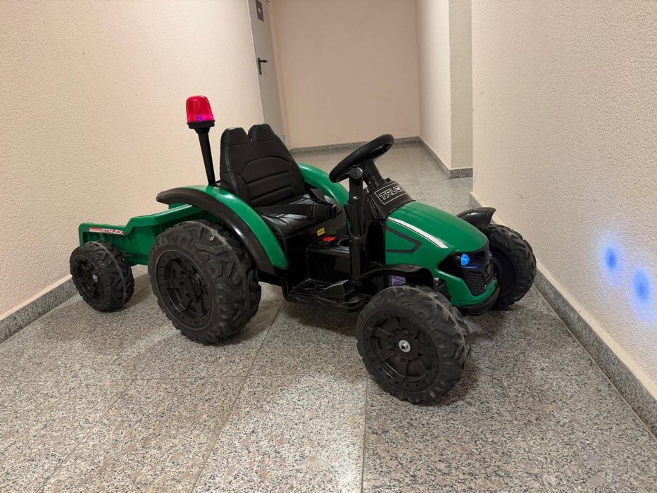 Tractor Electric cu remorca si telecomanda 12v