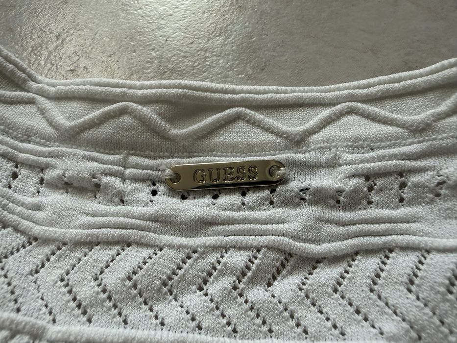 Рокля Guess.