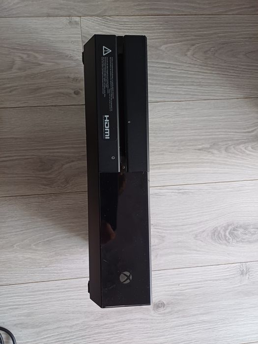 Vând consola Xbox one