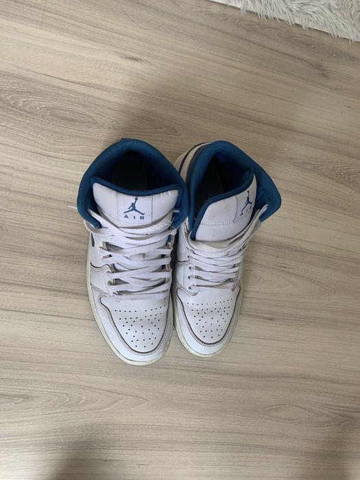 Jordan 1 high.