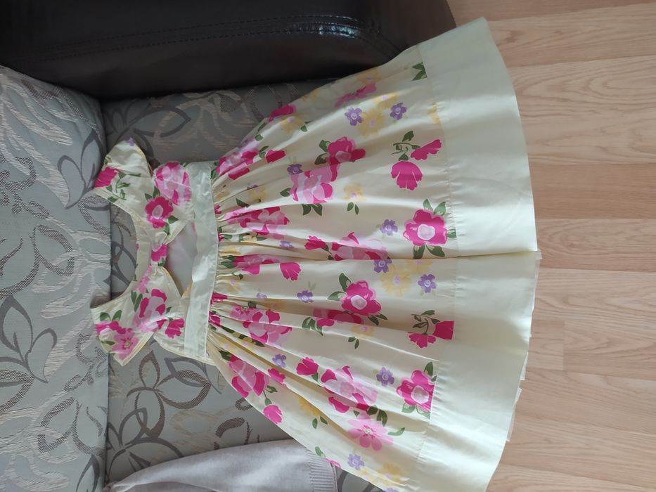 Лот летни дрехи за момичета в отлично състояние са. За 4-5год