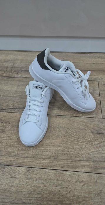 Чисто нови обувки Adidas