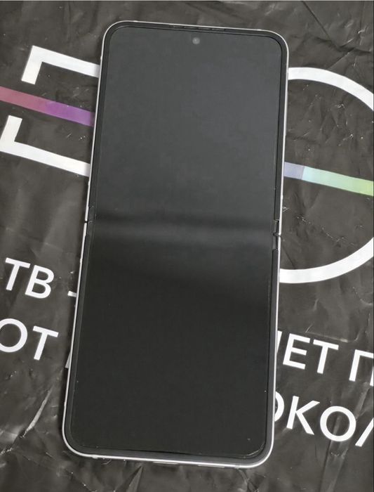 КАТО НОВ 256GB Samsung Z Flip 6 Гаранция Vivacom 2026г. Silver | Сив