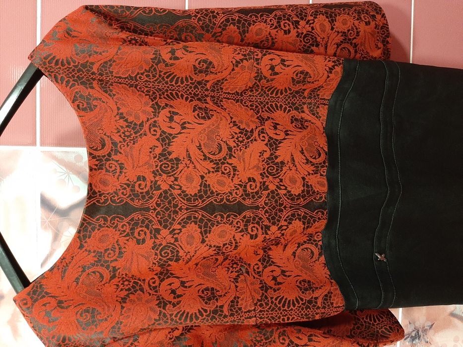 Прекрасна рокля с дантела за празниците