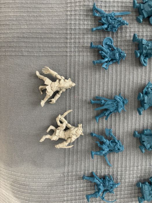 Продам фигурки эльфы, орки, гномы