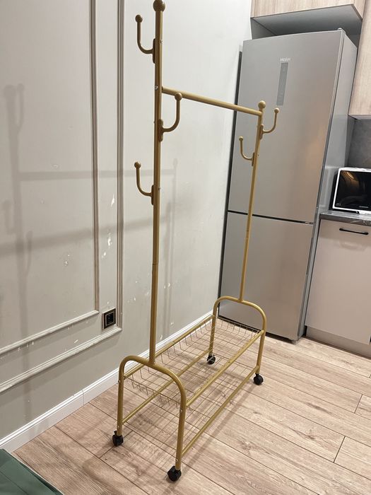 Вешалка наполный