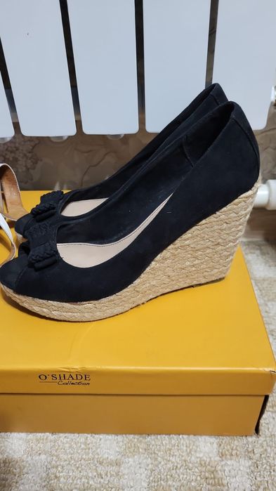 Продам женскую обувь.