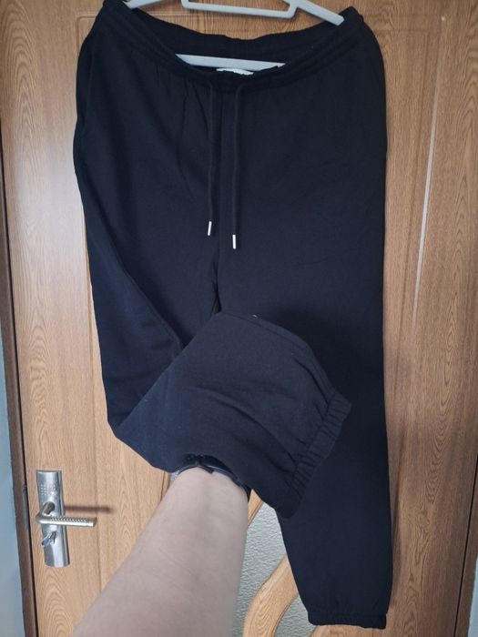Pantaloni sport H&M cu etichetă marimea L