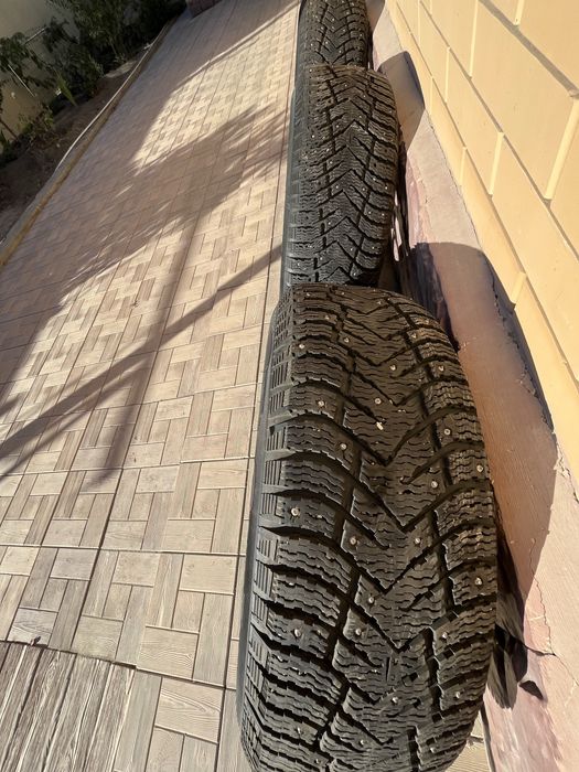 Комплект зимних резин с дисками 235/65/17