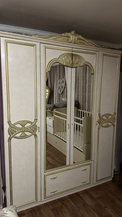 Продам спальный гарнитур