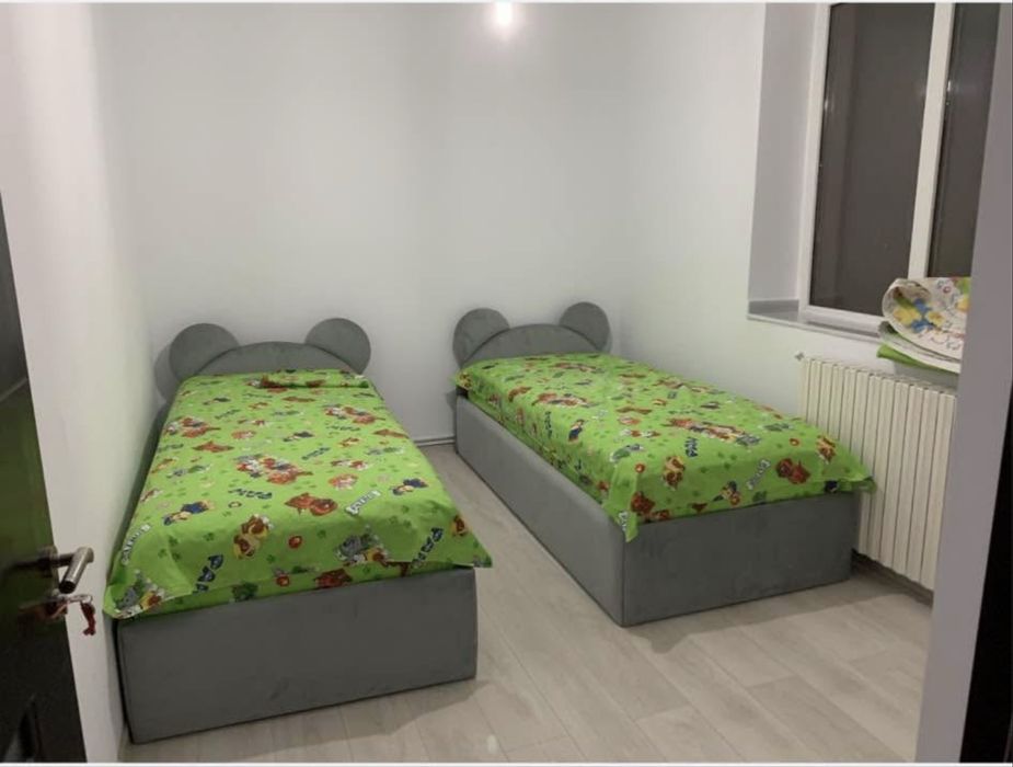 2 paturi copii 90x200 cu lada depozitare + saltele Mobexpert