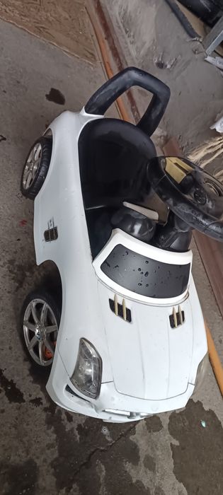 Продам детскую машинку