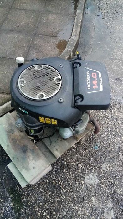 HONDA GCV 520 14hp и KAWASAKI FR691TV моторите се продават на части