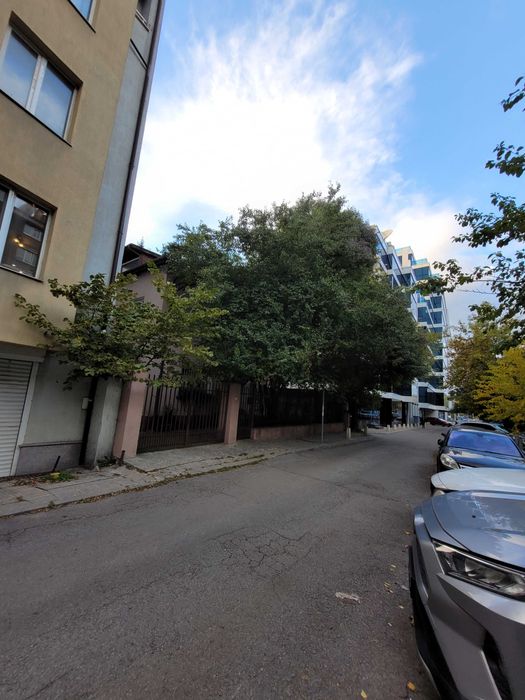 Дава се под наем Тристаен апартамент в София, Бъкстон - 100 кв.м за 800 € - Снимка #1