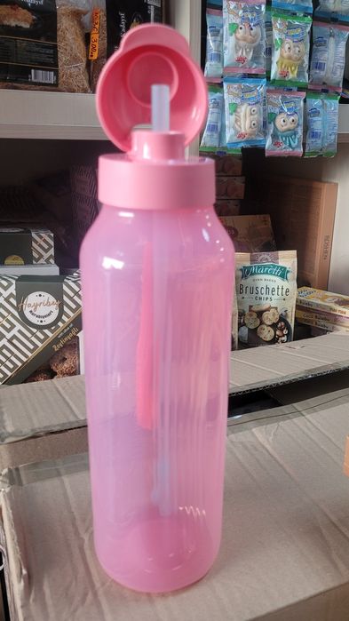 Бутилки /шишета за вода , кутии за храна / сандвичи Tupperware