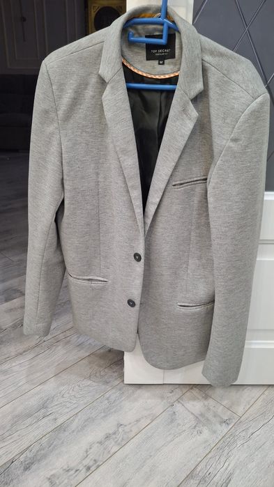 Продам  мужские пиджаки