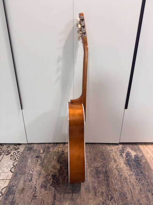 Акустическая гитара