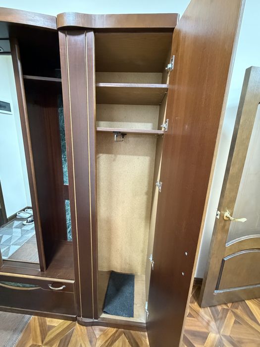 продаю прихожий шкаф