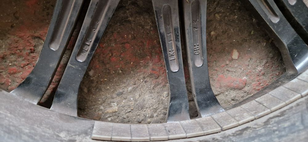 Janta aliaj R18 cu anvelope 255/40zr18