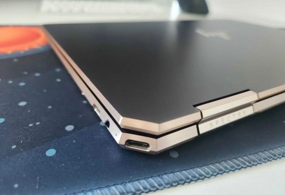 Бизнес Ноутбук с золотистым корпусом HP spectre x360, touch