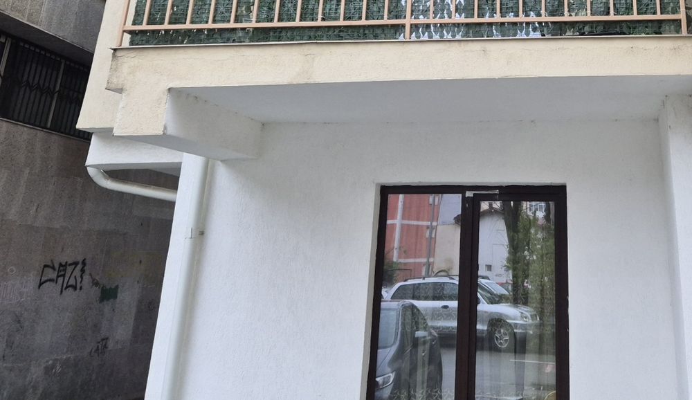 Închiriere garsonieră – 40 m², ultracentral, parter cu ieșire directă