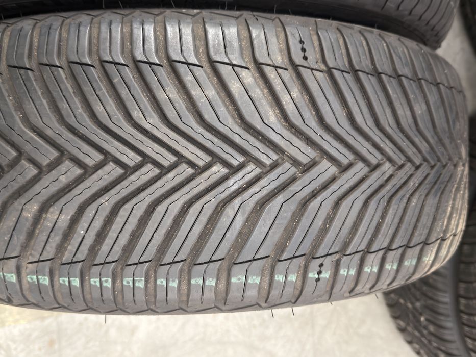 Vand 2 anvelope 235/45/18 michelin allsezon ca noi