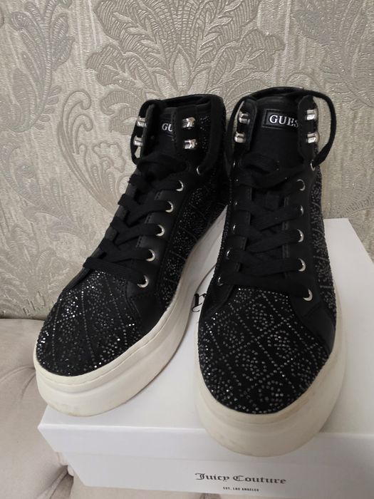 Tenesi 40 noi Guess