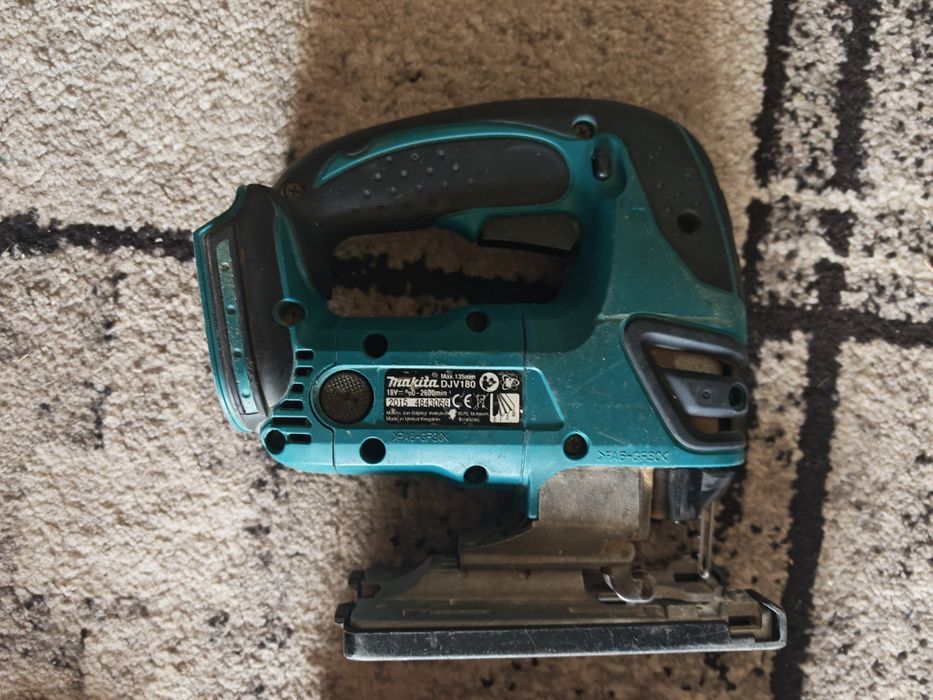 Vând corp pendular Makita