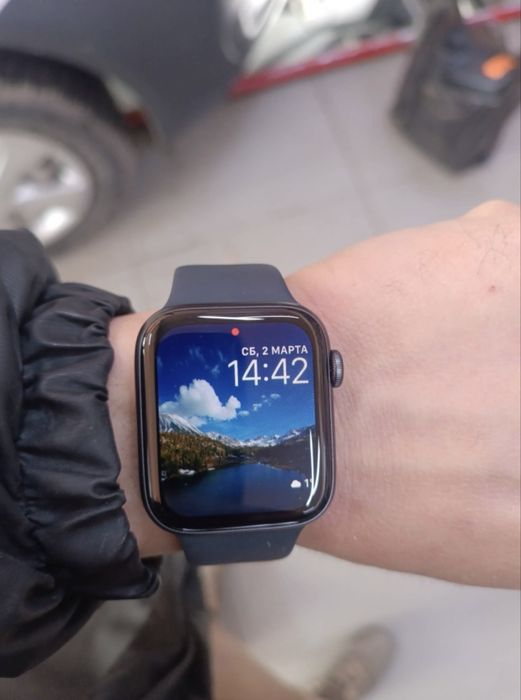 Продам Apple Watch SE 44mm.