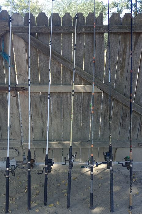 Vând lansete și scule de pescuit