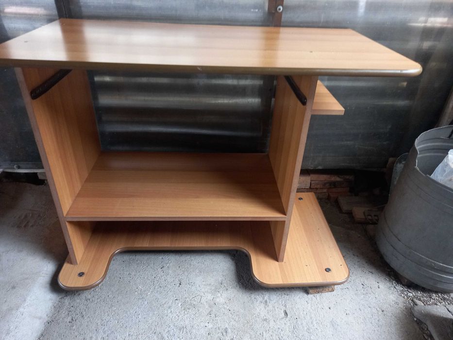 Birou be calculator pus masa de sticla