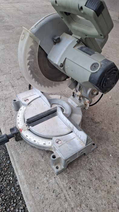 Торцовочная пила Crown