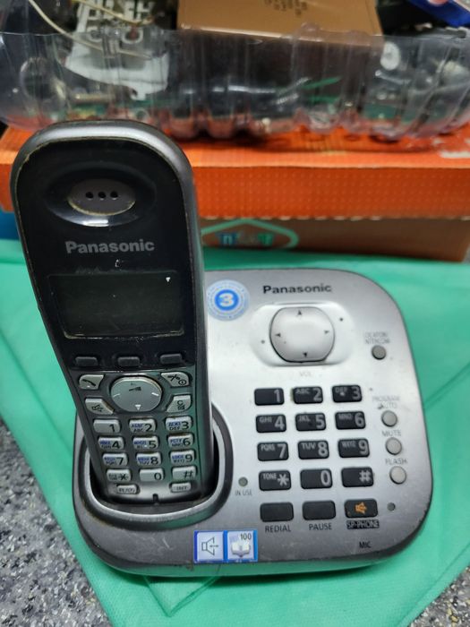 Продам радиотелефон. Можно на запчасти.