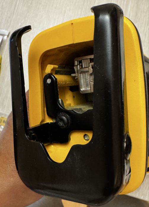 Сабельная пила DeWALT DCS367