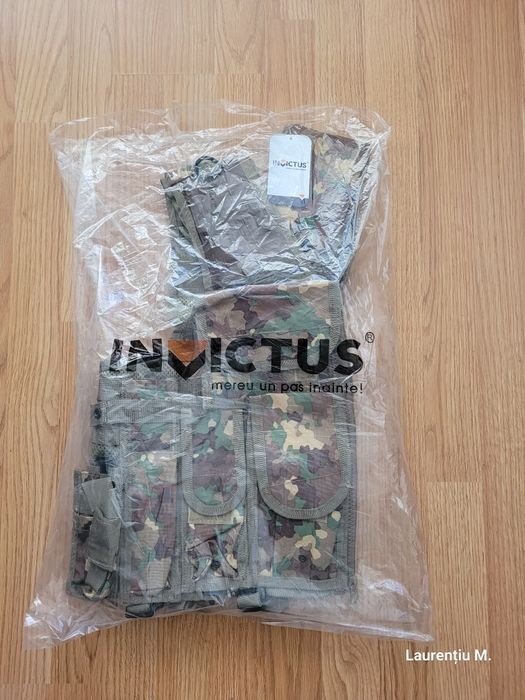 Vestă tactică multifuncțională