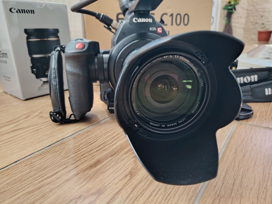 Camera video Canon C100 Mark II + obiectiv Canon efs 17-55/2.8