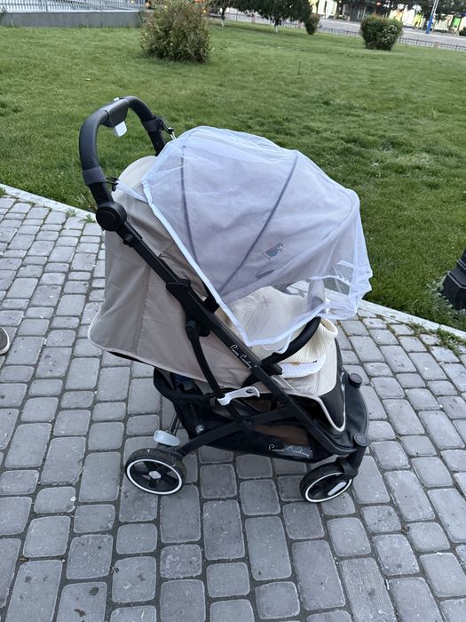Почти новая и очень удобная коляска Pier Cardin