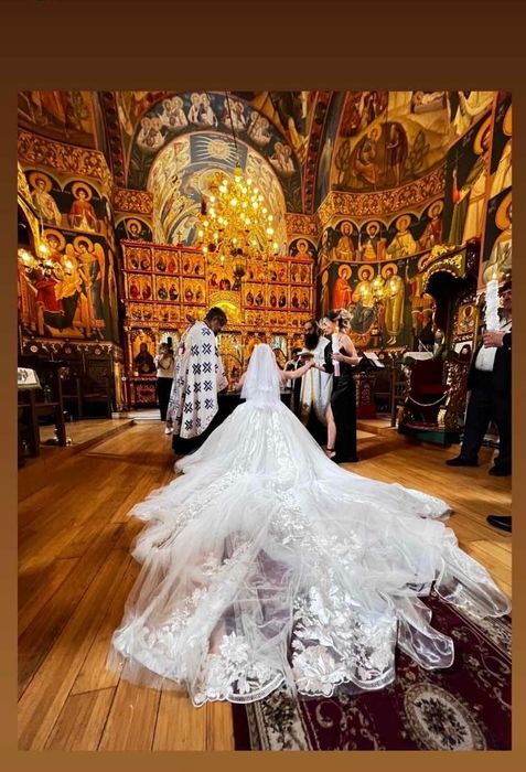 Rochie de mireasa cu trena lunga