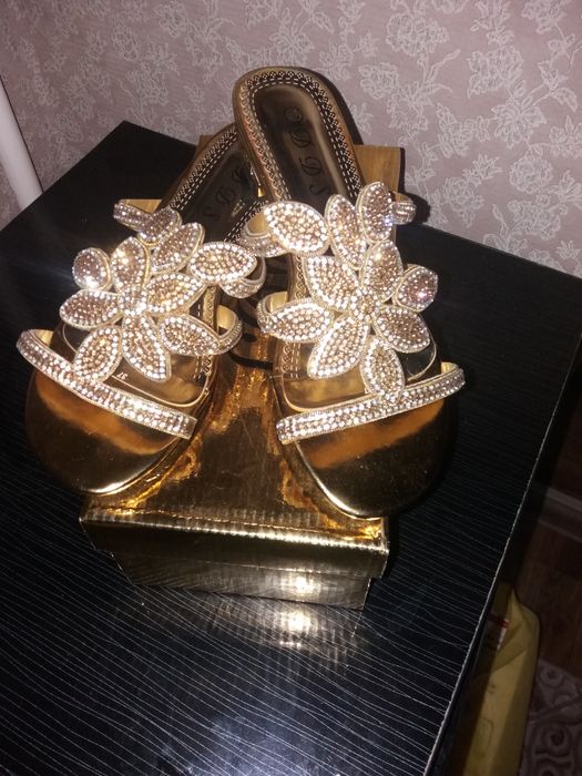 Срочно! Обувь басаножки-шлепки 37 разм.привозные!Индия. На сарпу. Расп