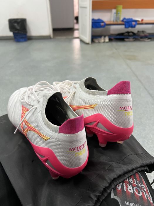 Ghete de fotbal mizzuno made in japan marimea 44.5 aduse din japonia (le vand ca mi s mari)