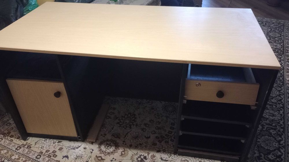 Бюро за офис с шкаф и чекмедже