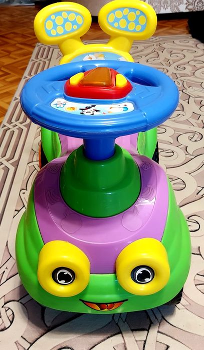 Машинка каталка детская