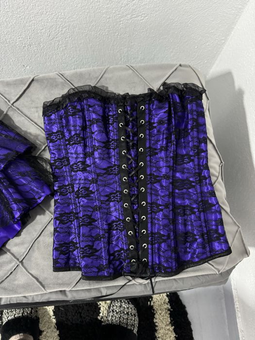 Vand costum dantela  si satin