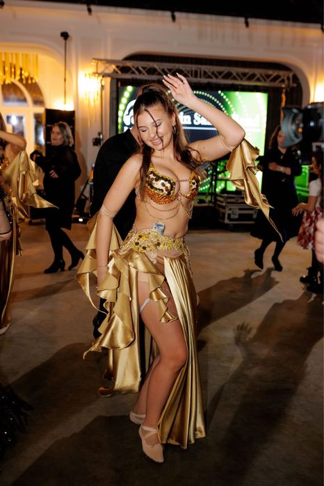 Dansatore de belly dance/ tiganesc + toboșari / îngerasi