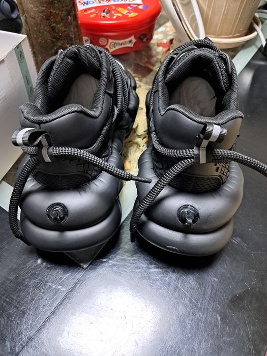 Продавам мъжки маратонки уникален модел 43,44 номер.