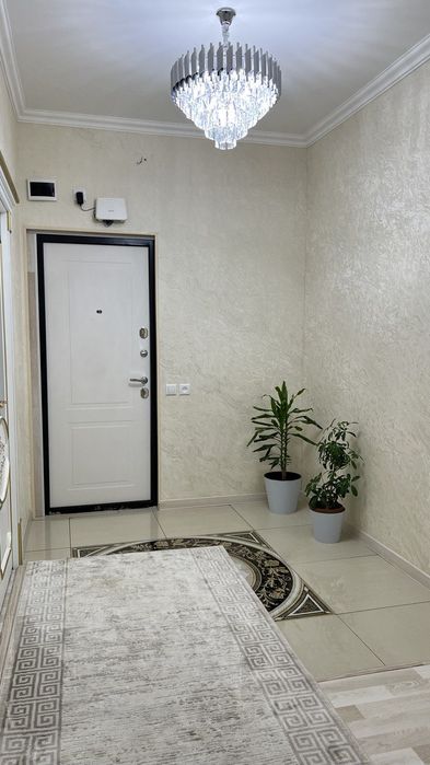 SROCHNO kvartira sotiladi Sergeli-4 3/2/5