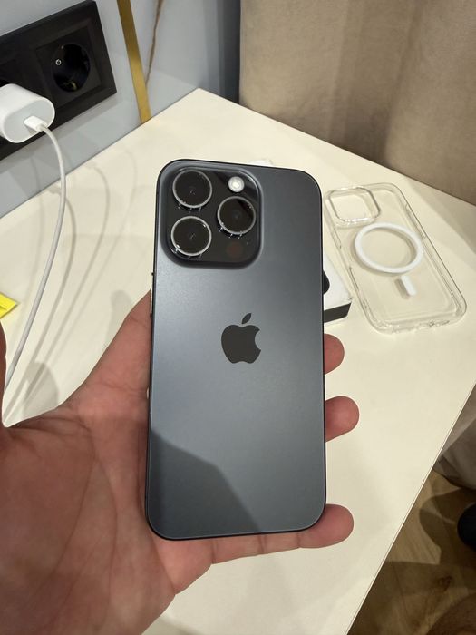 Продам айфон 15 pro на 128г