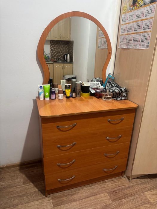 Продается комод с зеркалом