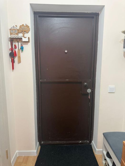 Дверь б/у в хорошем состоянии